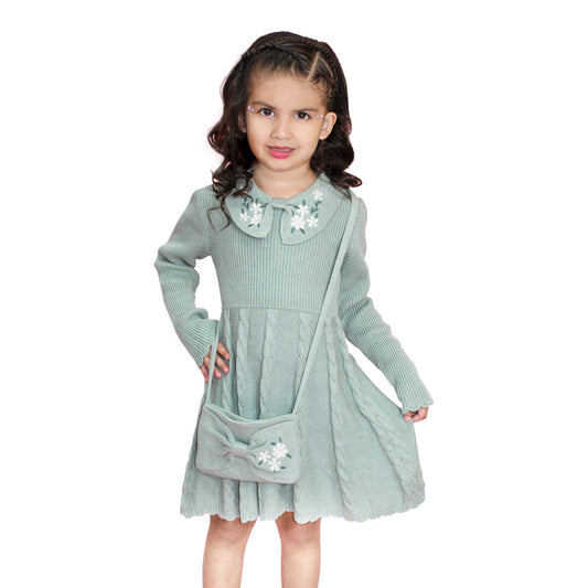 VESTIDO TEJIDO CON BOLSO Y CALCETAS